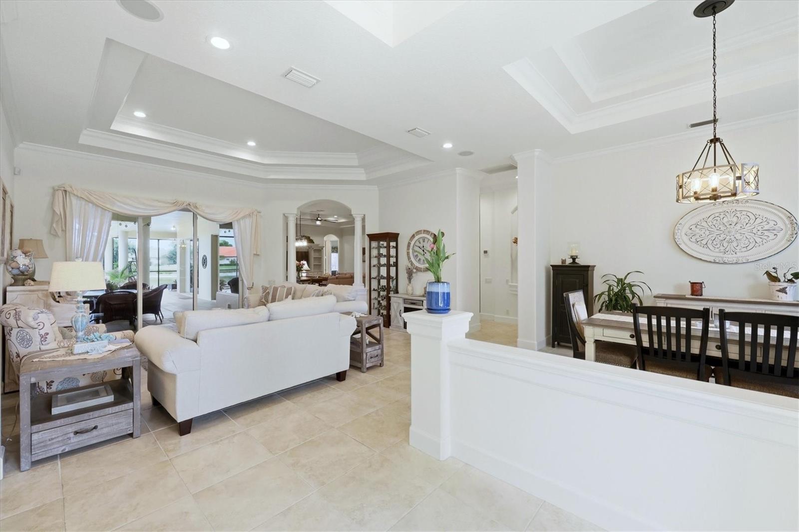 PELICAN POINTE GOLF & CNTRY CL - Residential