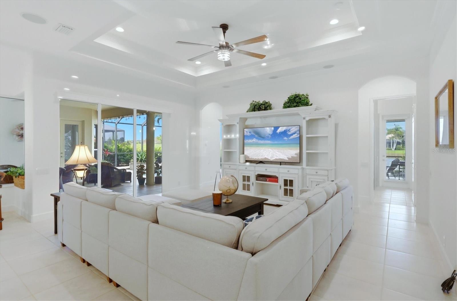 PELICAN POINTE GOLF & CNTRY CL - Residential