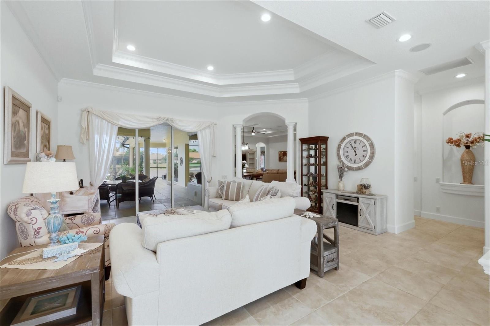 PELICAN POINTE GOLF & CNTRY CL - Residential