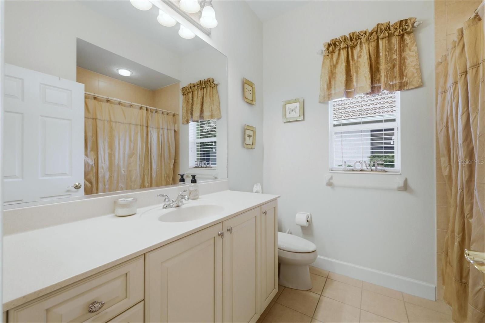 PELICAN POINTE GOLF & CNTRY CL - Residential