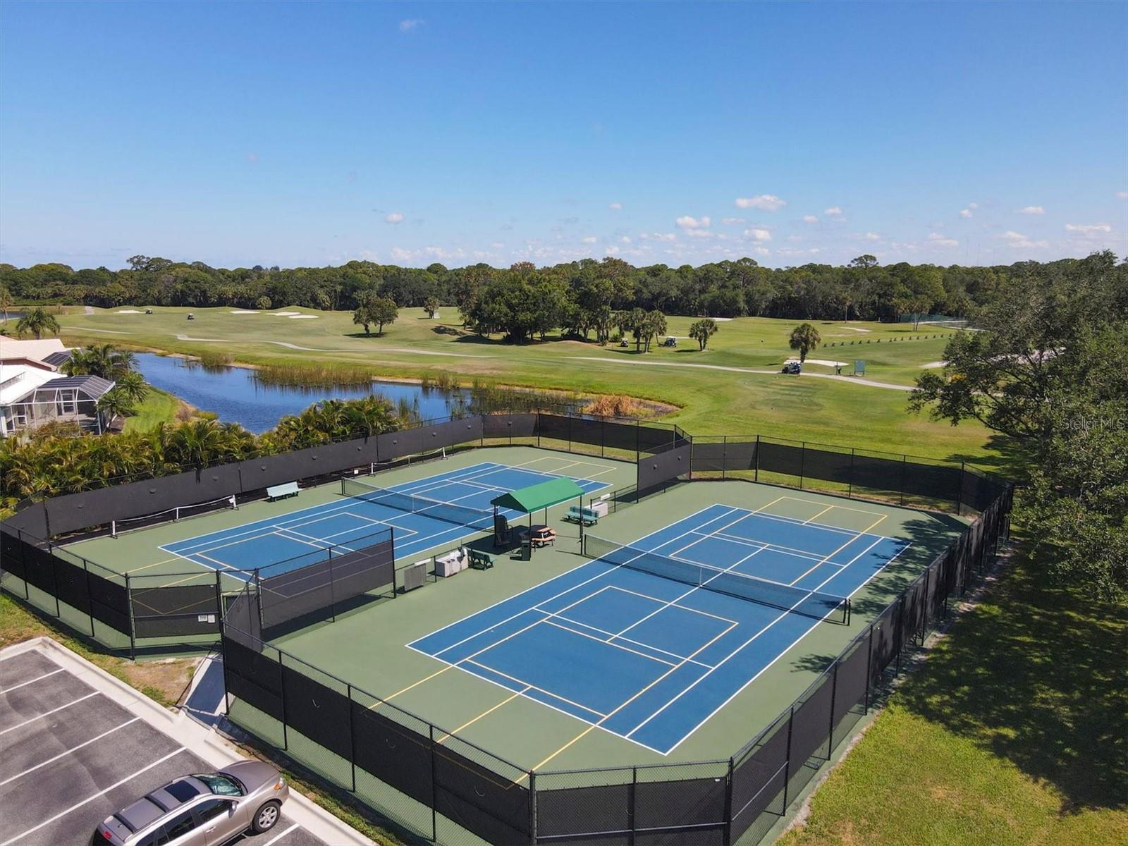 PELICAN POINTE GOLF & CNTRY CL - Residential