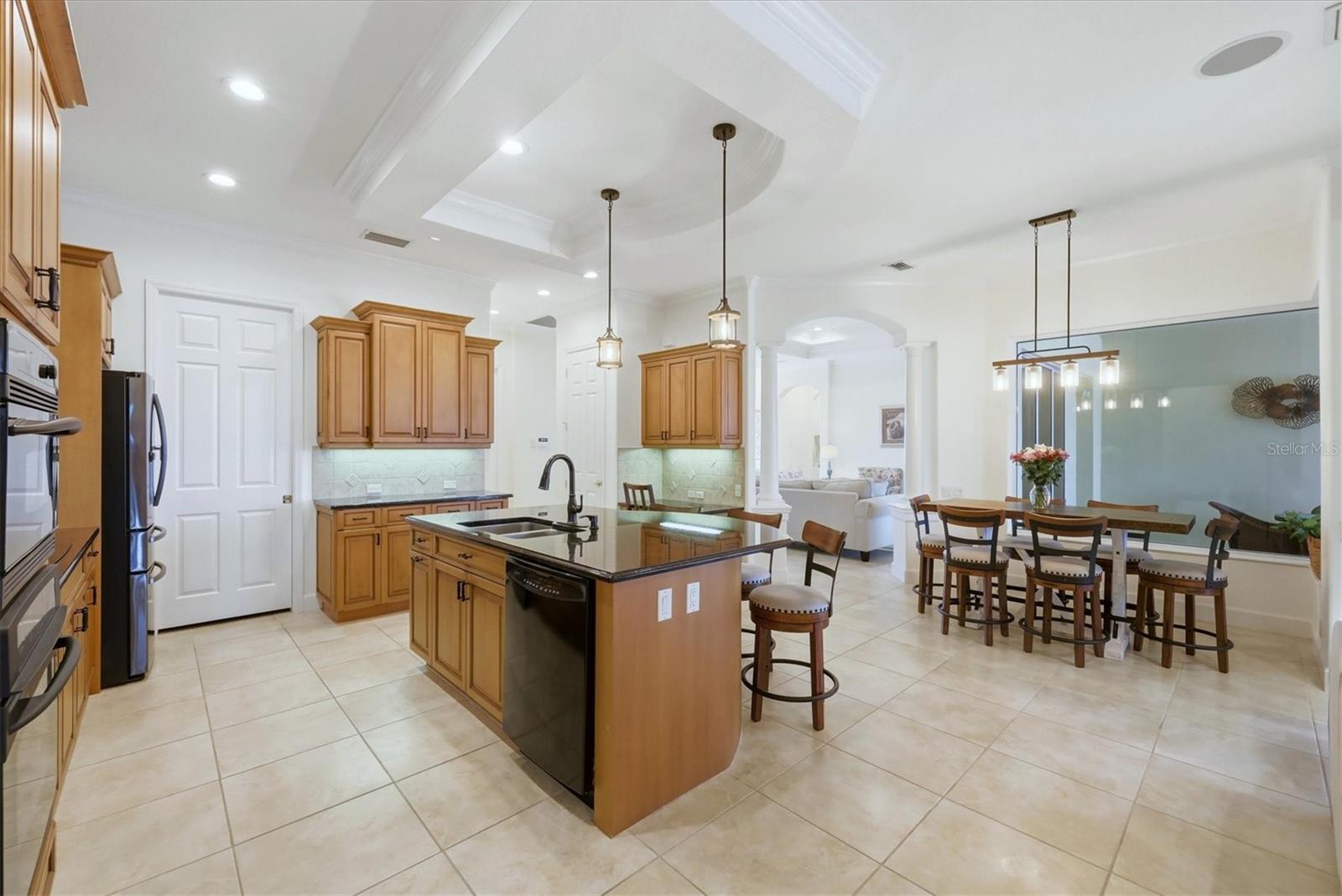 PELICAN POINTE GOLF & CNTRY CL - Residential