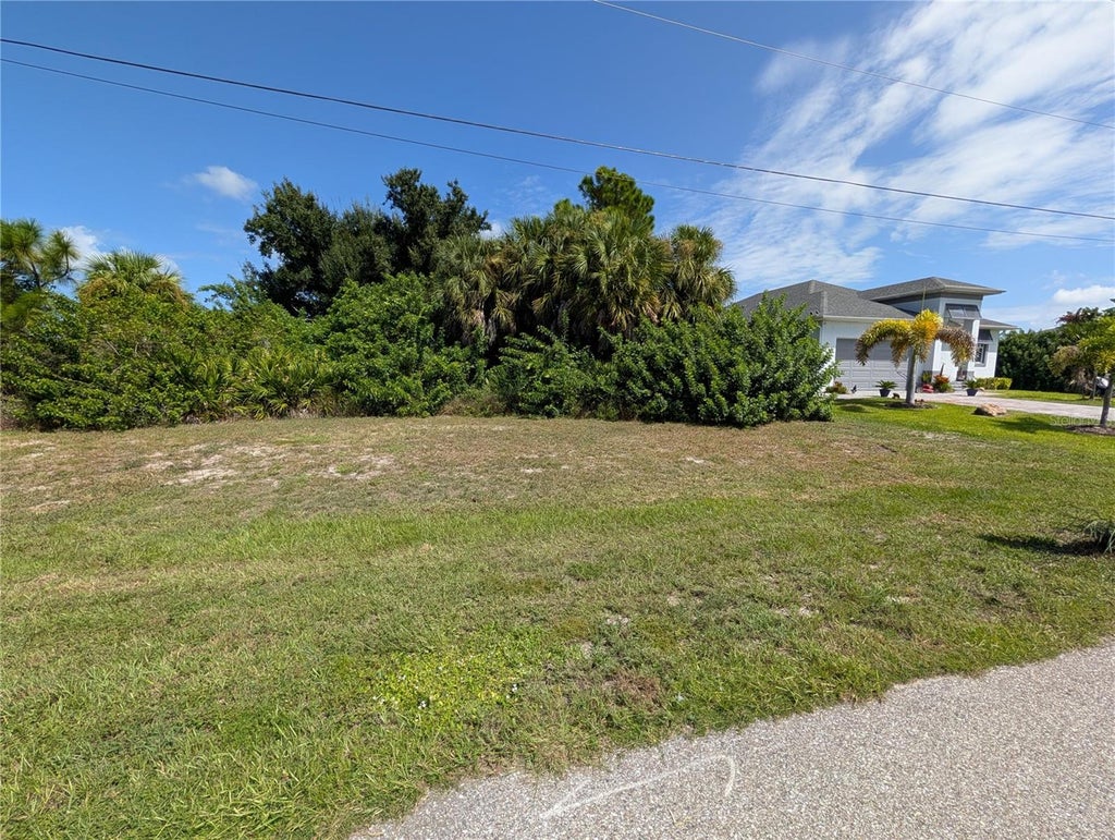 Photo of 164 Lime Tree Park, Rotonda West, FL 33947 (MLS # A4706600)