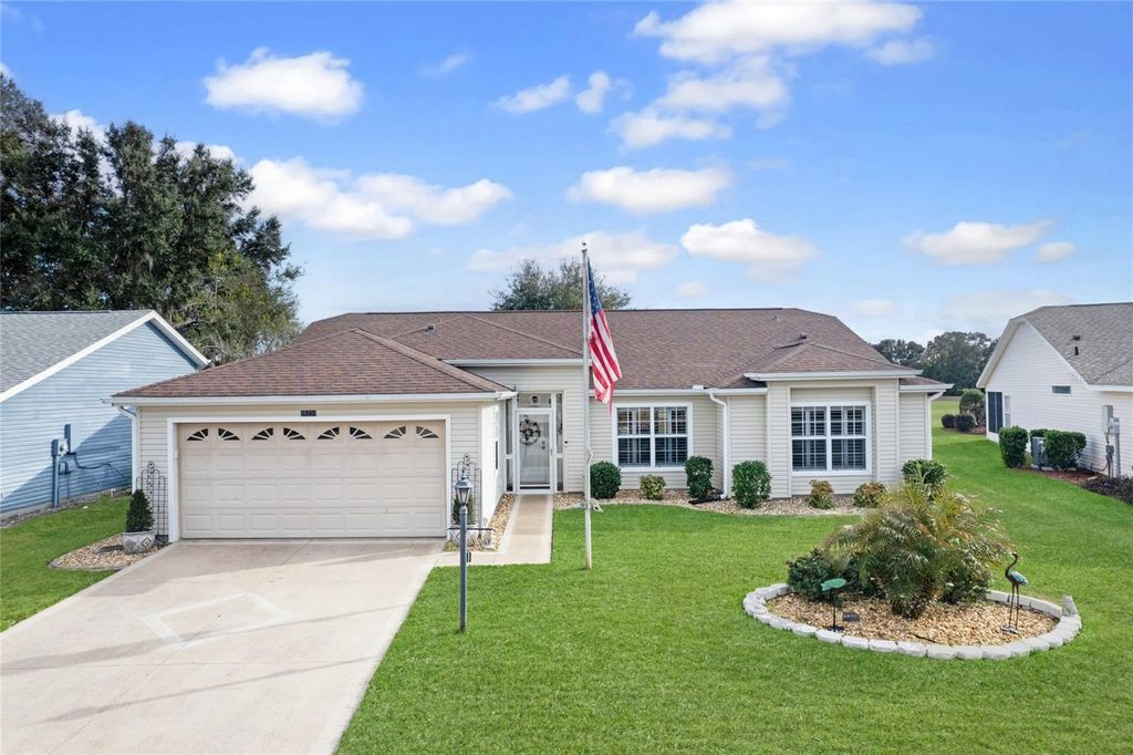 Photo of 25233 Lost Oak Circle, Leesburg, FL 34748 (MLS # O6376562)