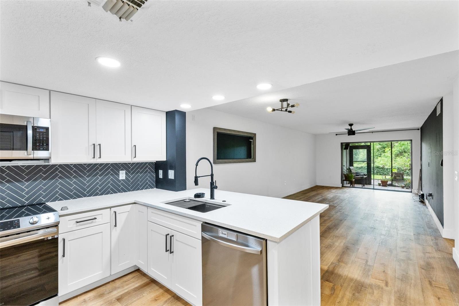 FAIRVIEW VISTA CONDO PH 03 - Residential