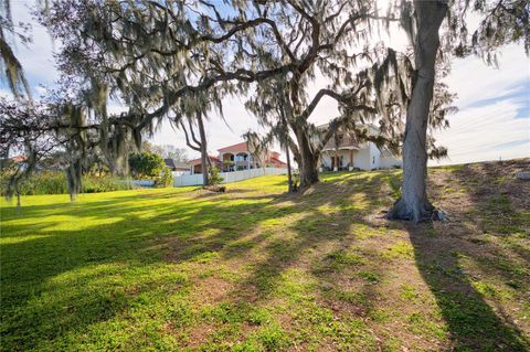 A home in LAKELAND