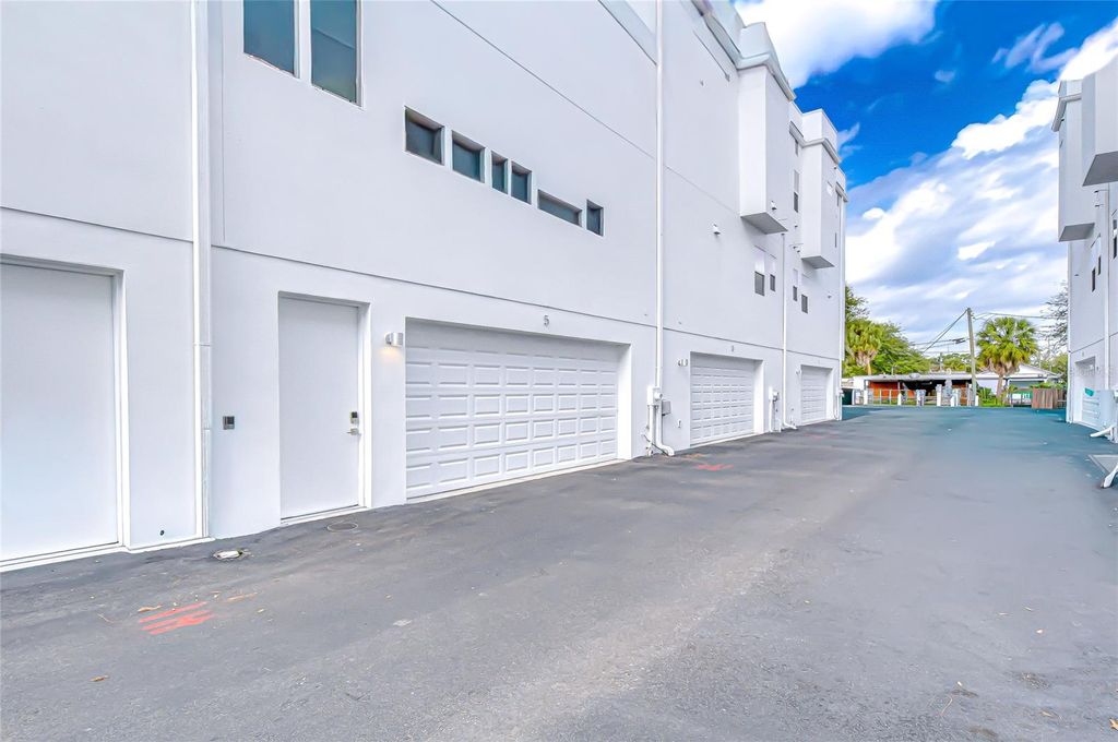 Photo of 3100 W Paul Avenue #5, Tampa, FL 33611 (MLS # TB8463768)