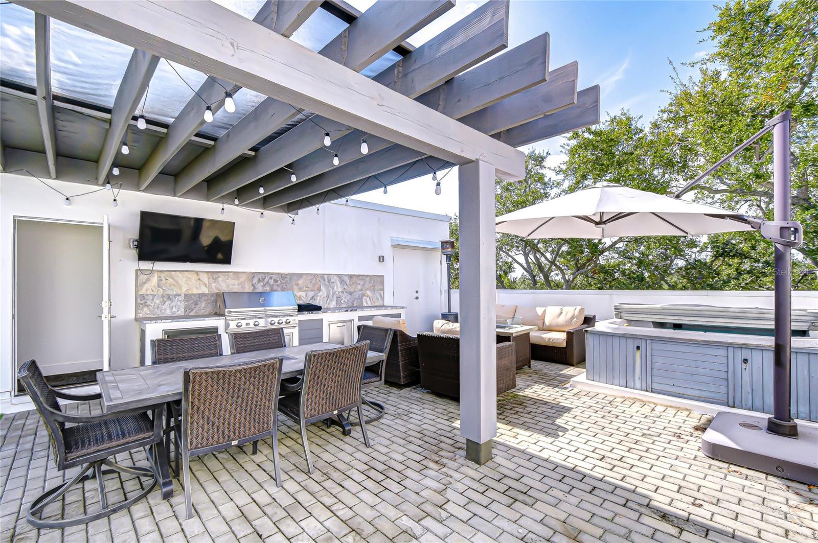 SOUTH MACDILL TWNHMS - Residential