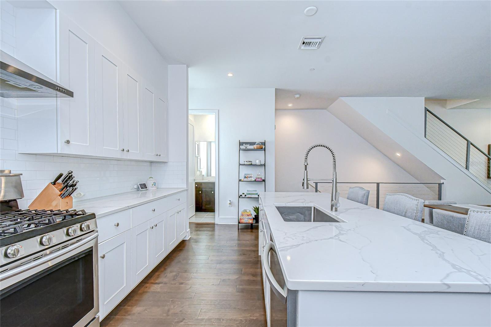 SOUTH MACDILL TWNHMS - Residential