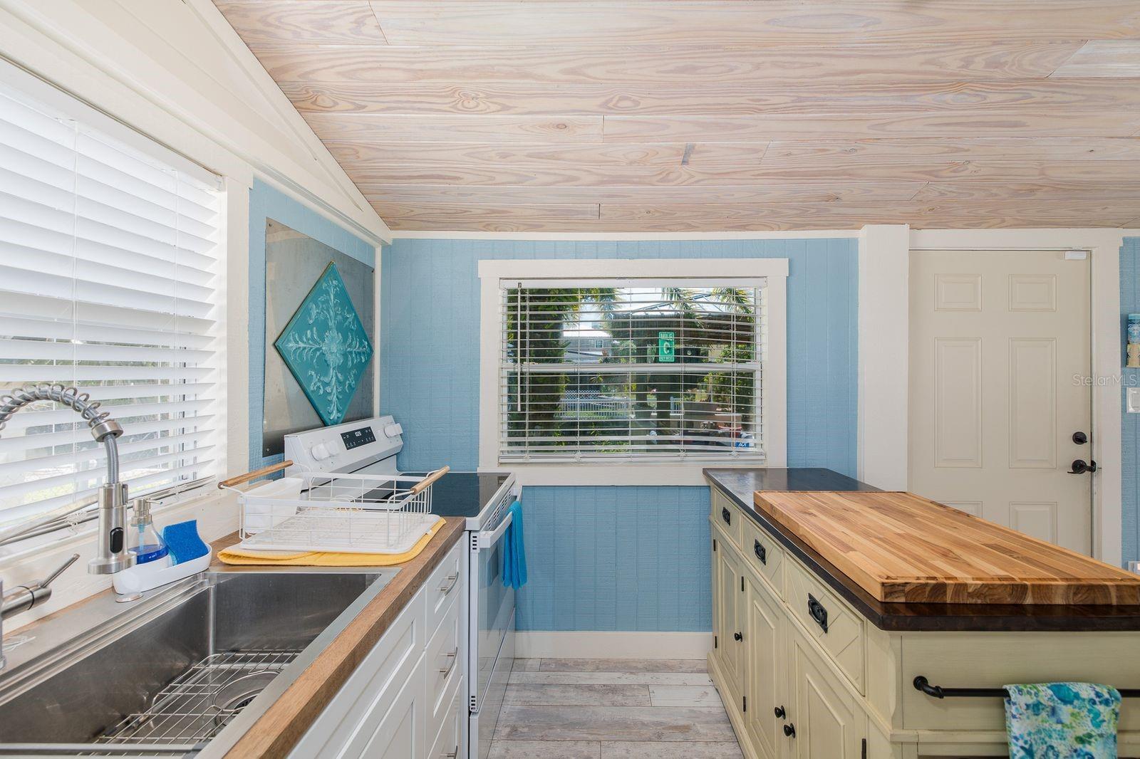 WEEKI WACHEE GARDENS - Residential