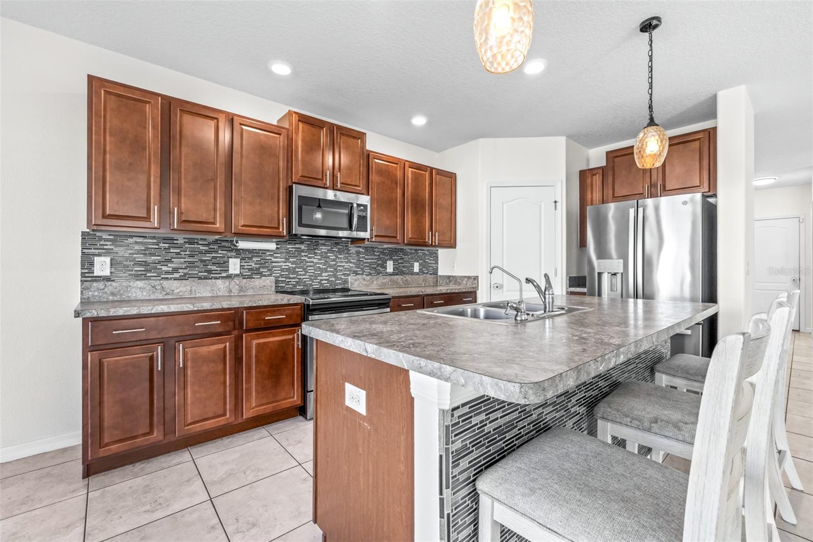 SUNSHINE VILLAGE PH 1A-1/1 - Residential