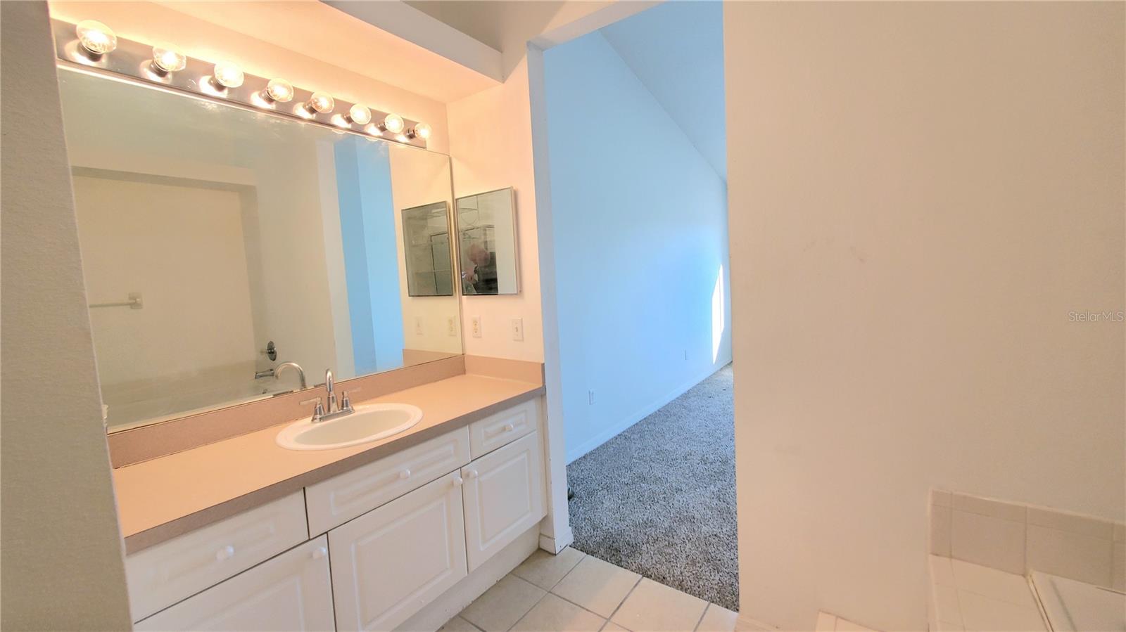 ISLAND CLUB WEST PH 01 - Residential