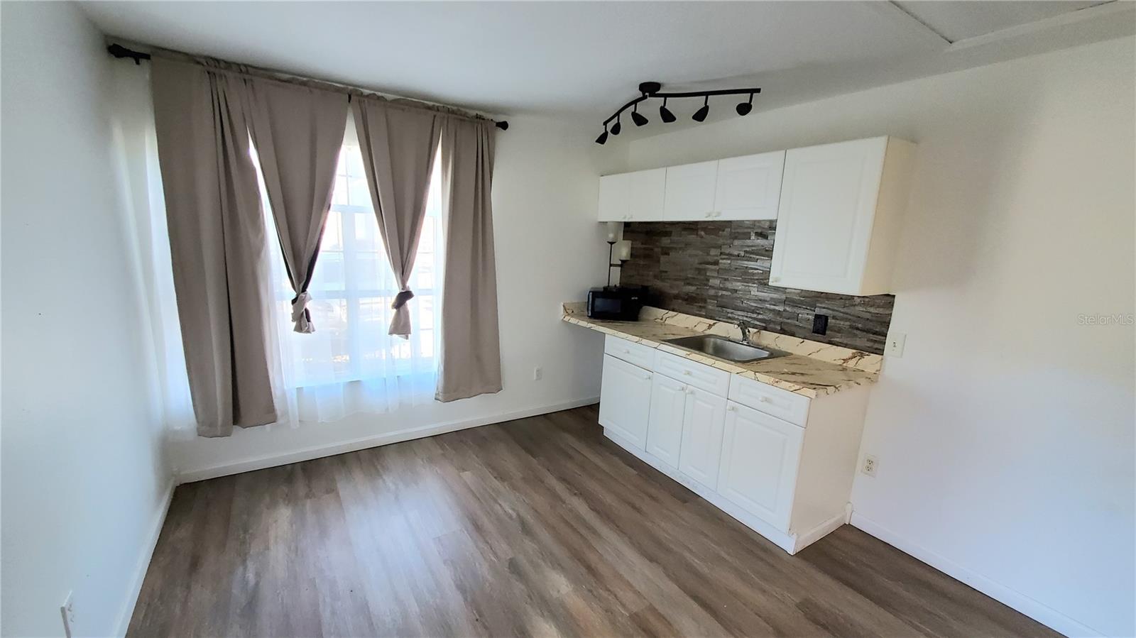 ISLAND CLUB WEST PH 01 - Residential