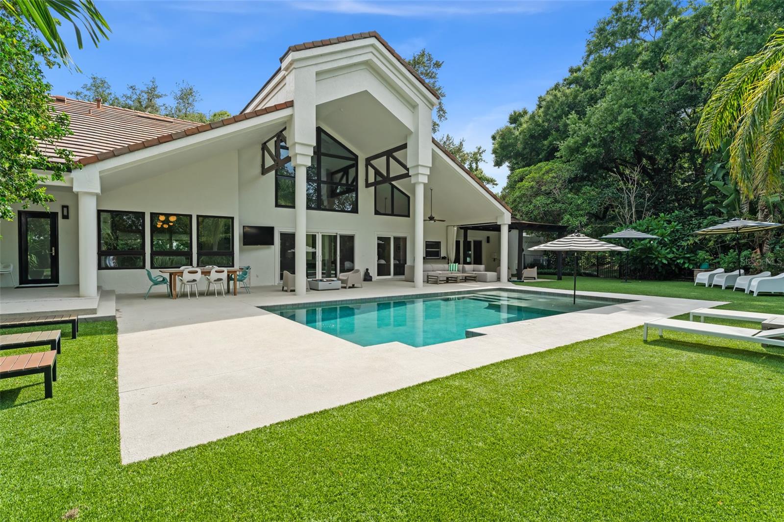 9743 CHESTNUT RIDGE DRIVE