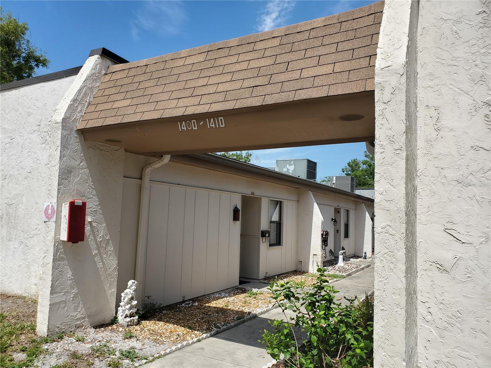 1406 ARROWHEAD CIRCLE W