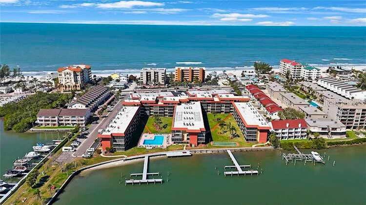 BAY MARINER THE CONDO - Residential