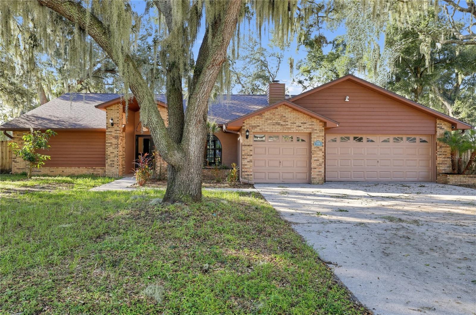 1005 HOLLYBERRY COURT