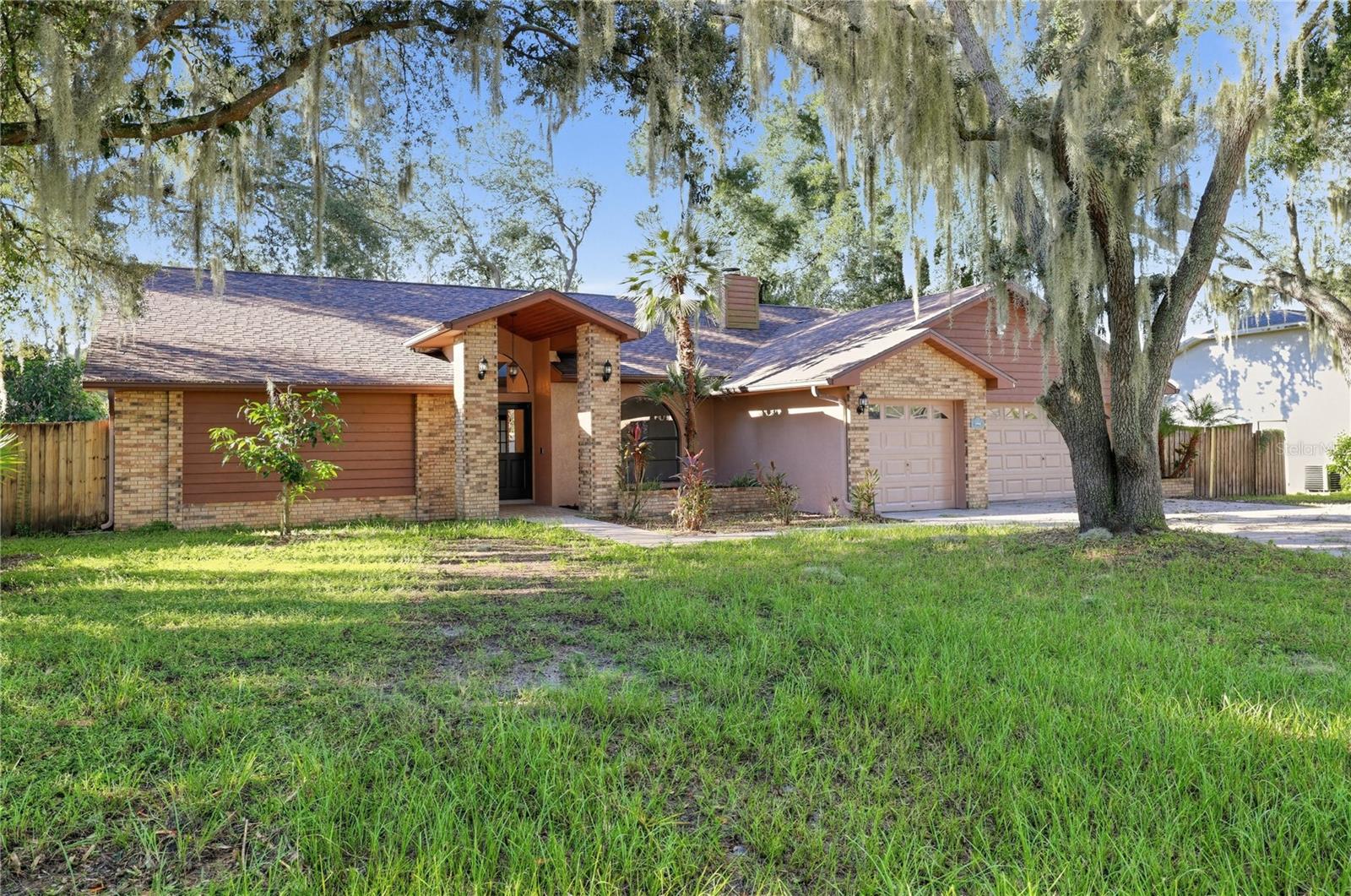 1005 HOLLYBERRY COURT