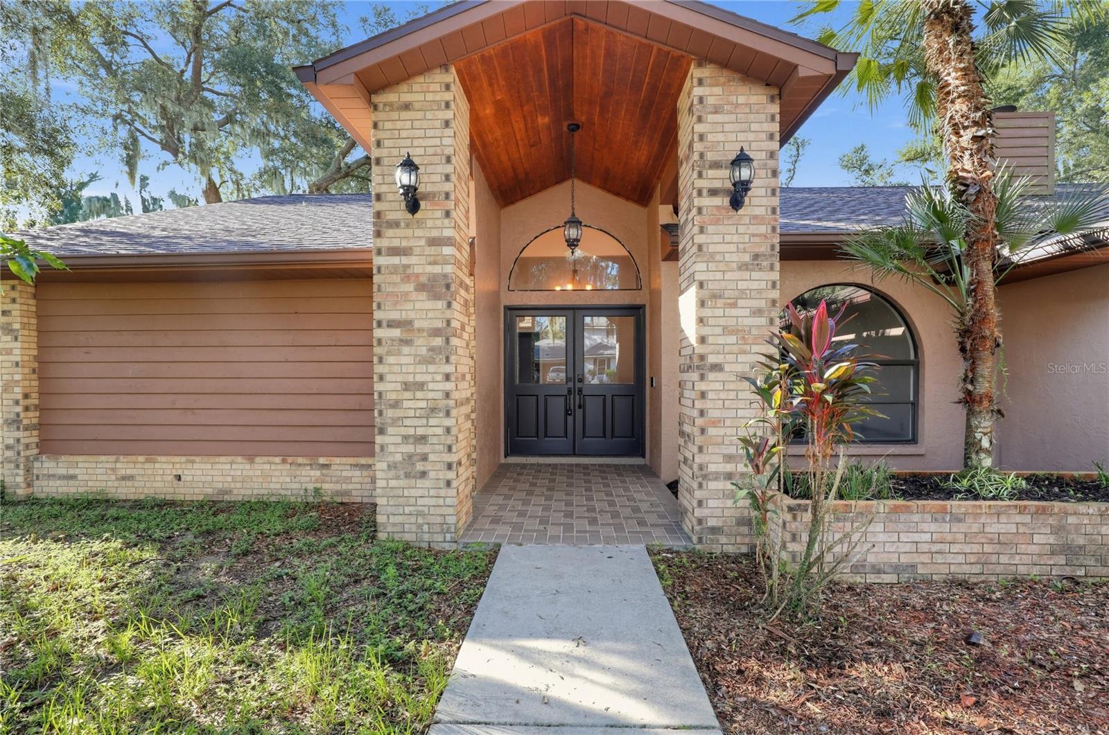 1005 HOLLYBERRY COURT