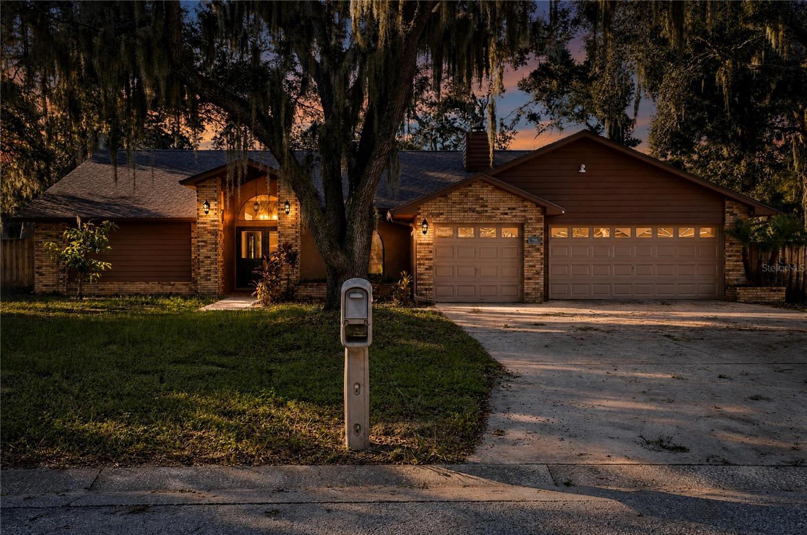 1005 HOLLYBERRY COURT