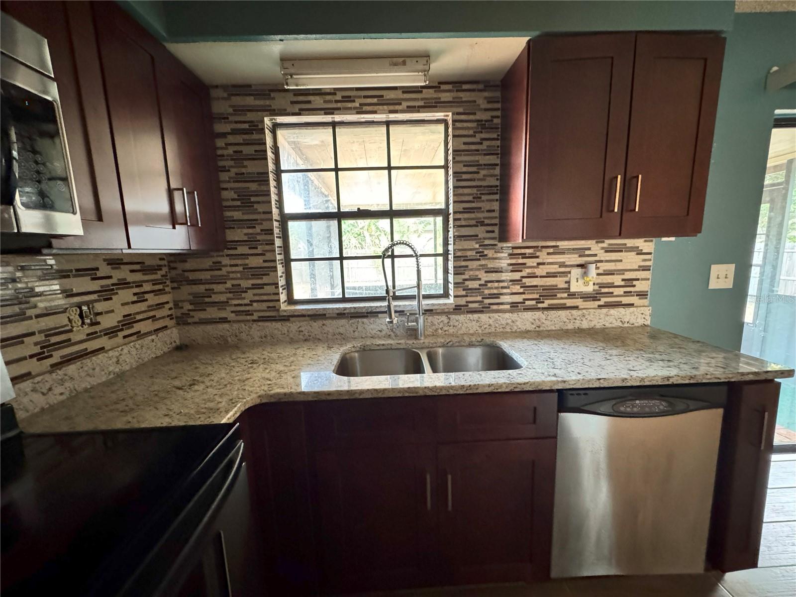 4211 SUNNY LAND DRIVE