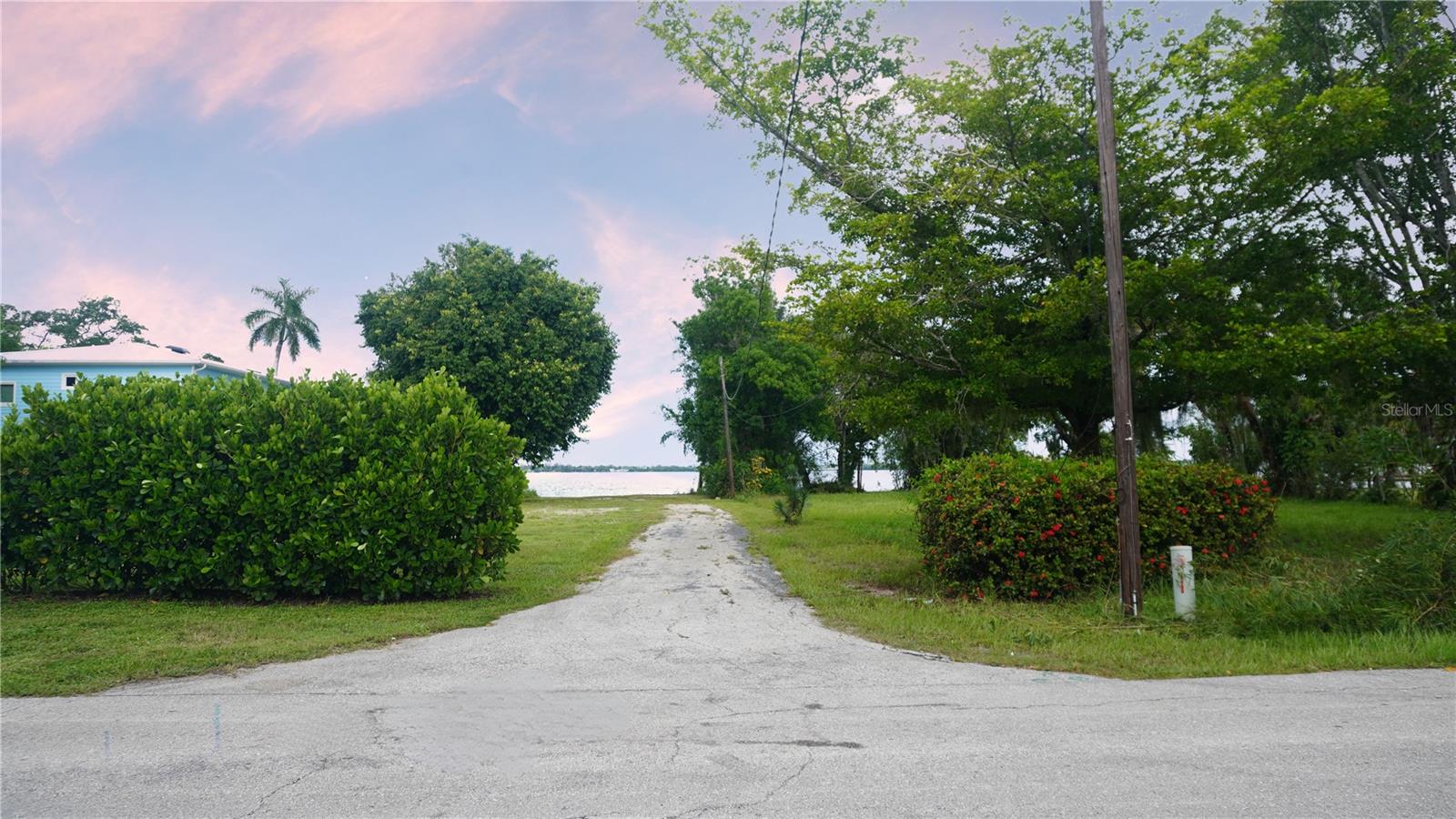 Build Your Dream Home on the Caloosahatchee River!
Rare opportunity to own a direct riverfront lot with 55.01 feet of concrete seawall in place. This homesite is ready to build—water and sewer taps are already installed and impact fees are paid, saving you time and money. Bring your dream home plans, or ask about our preferred builder who is ready to bring your vision to life.
Located on a quiet street, you’ll enjoy peaceful surroundings while being within walking distance to Riverside Park and the community center. Just minutes away, the vibrant Downtown Fort Myers River District offers dining, shopping, entertainment, and cultural experiences right at your doorstep.
Don’t miss this chance to create your waterfront lifestyle in one of Fort Myers’ most desirable locations!