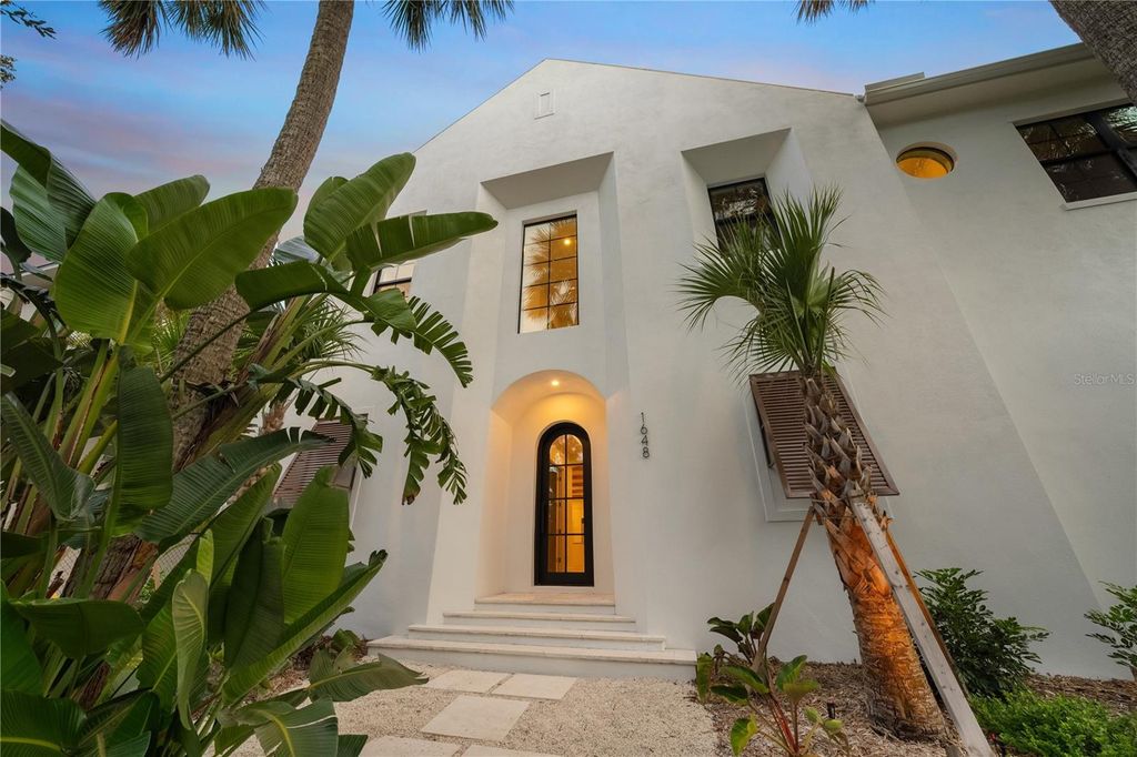 Photo of 1648 Bonita Lane, Sarasota, FL 34239 (MLS # A4664044)