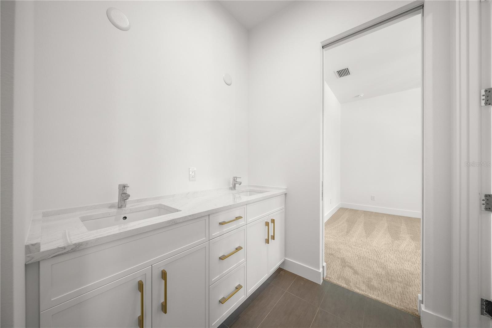 GRANADA - Residential