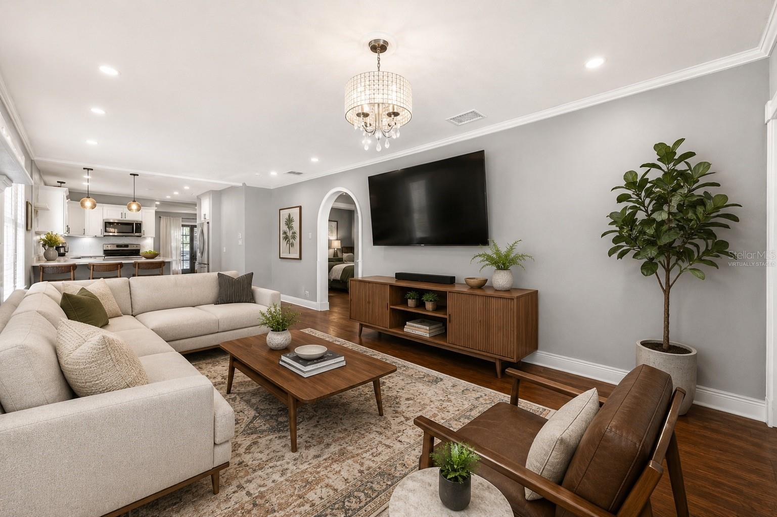 304 W HENRY AVENUE