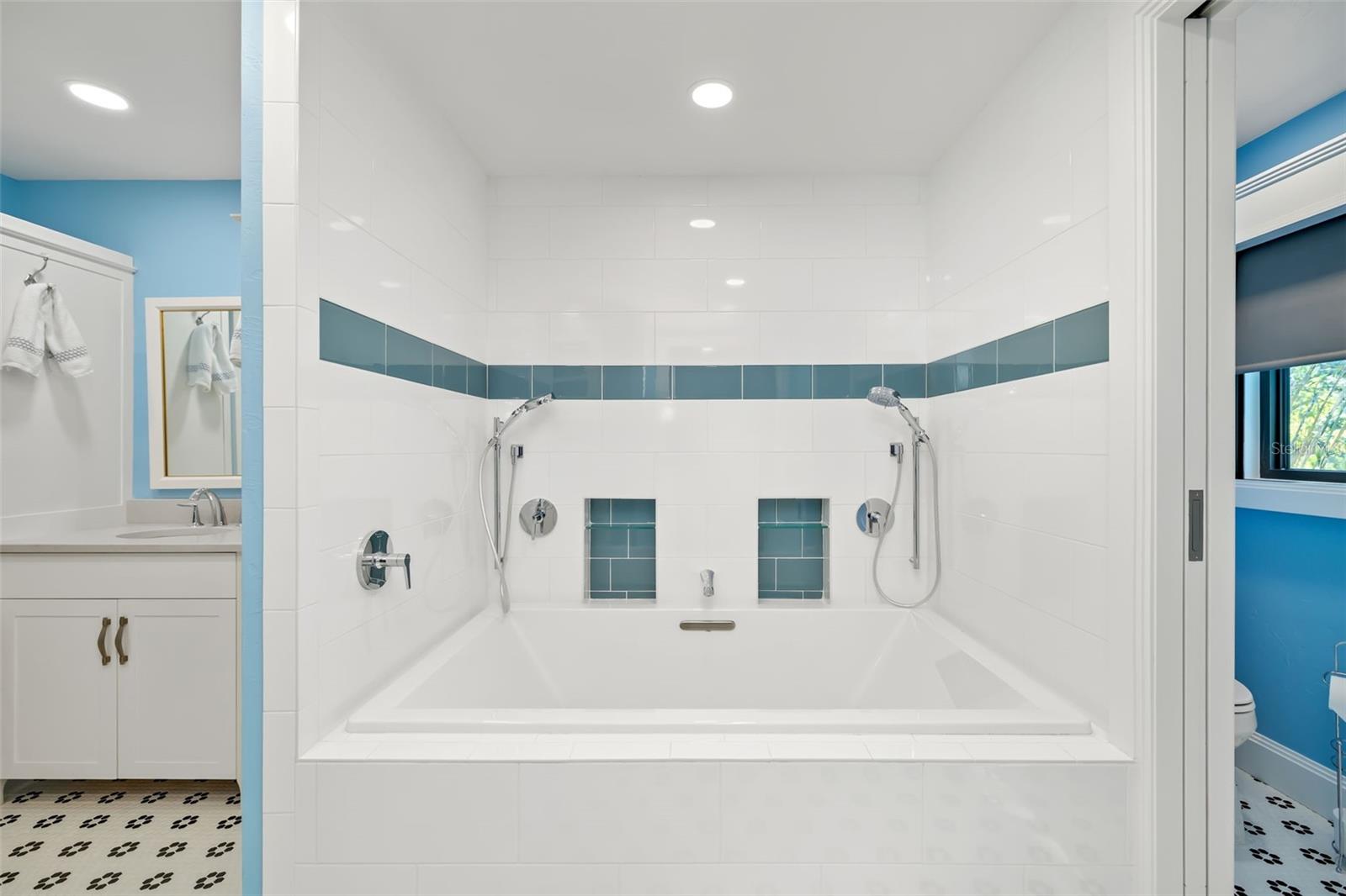 BAY ISLES - Residential