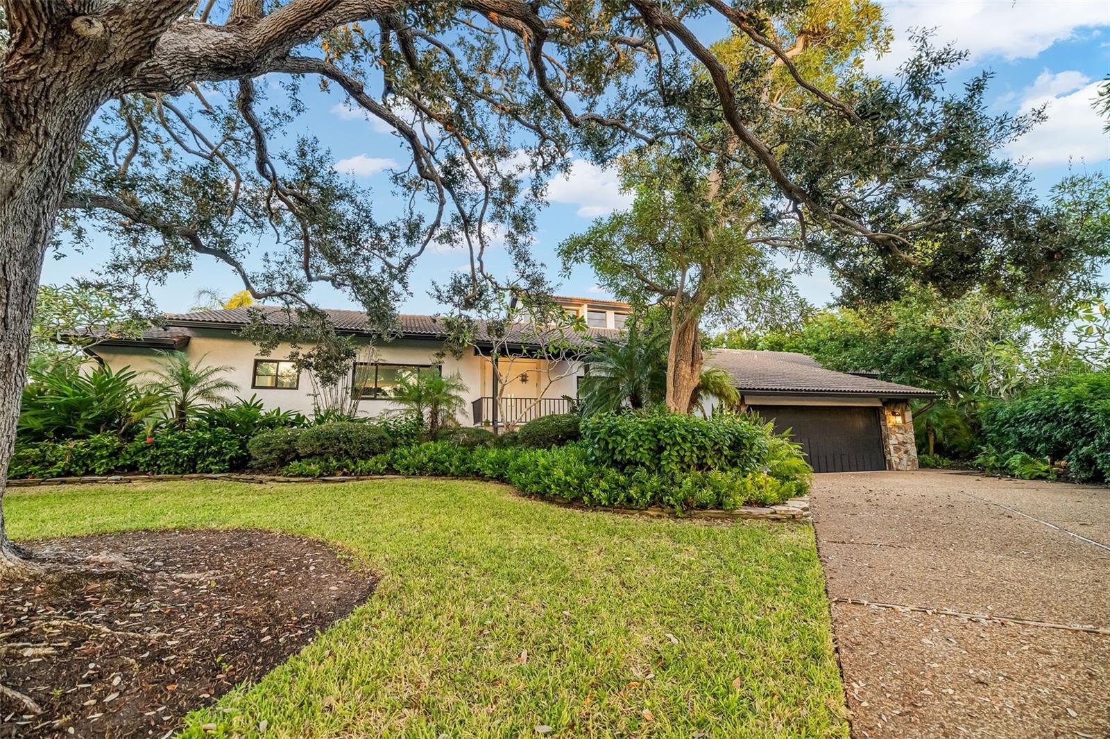 BAY ISLES - Residential