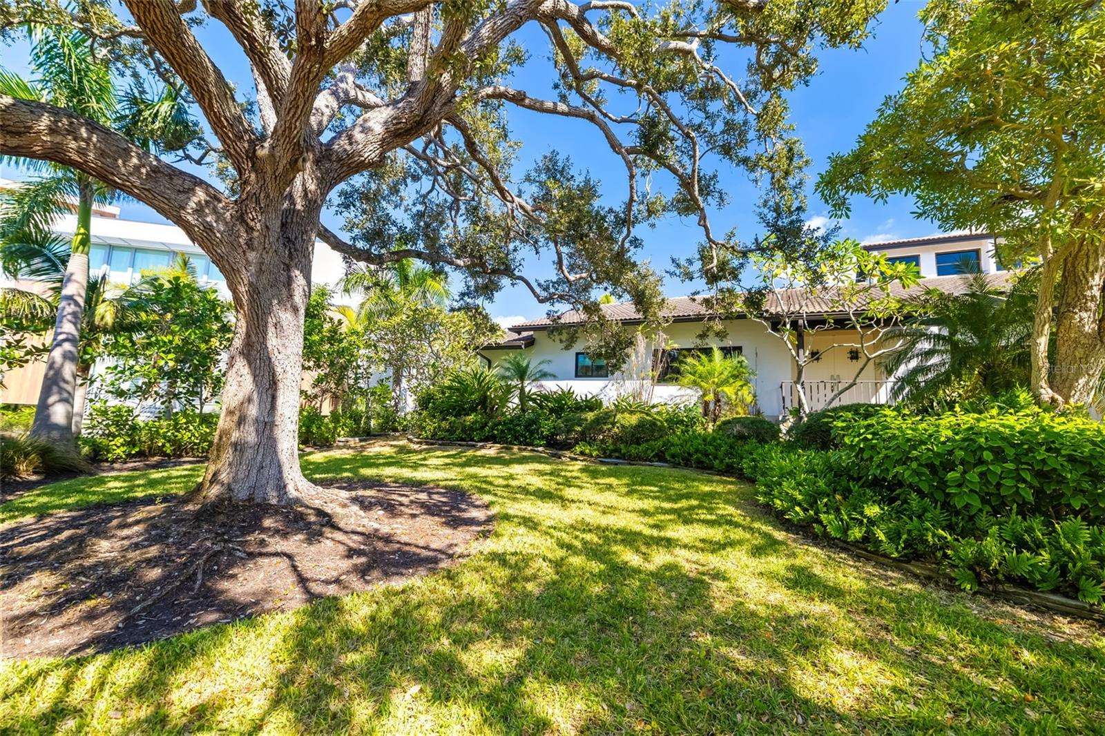 BAY ISLES - Residential