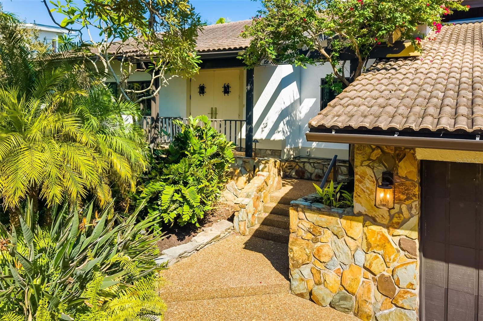 BAY ISLES - Residential