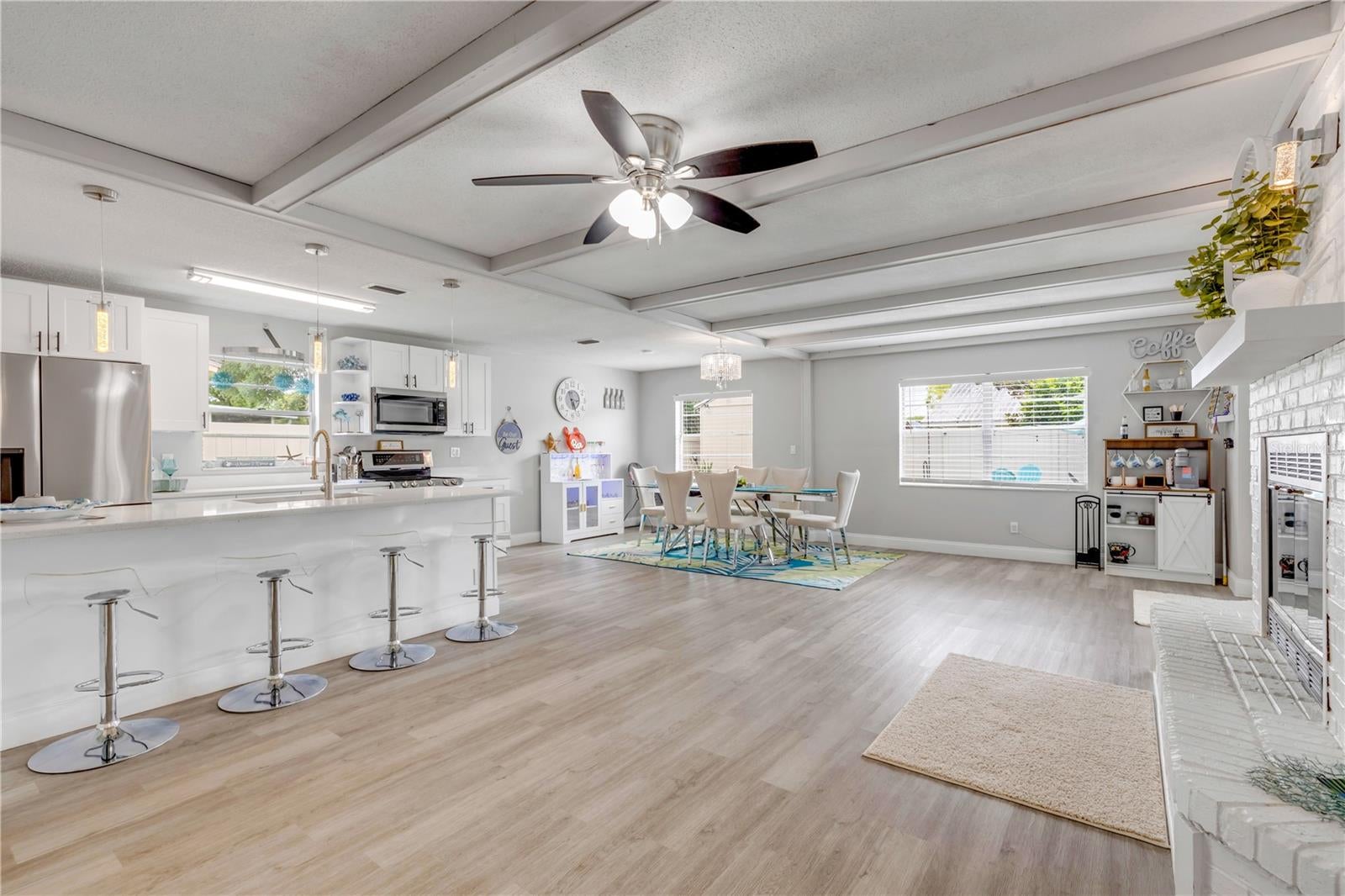 2952 CARRIAGE DRIVE