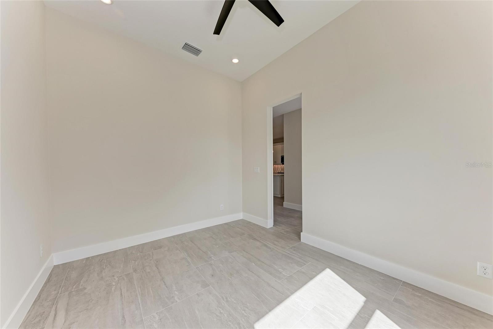 SOUTH VENICE - Residential