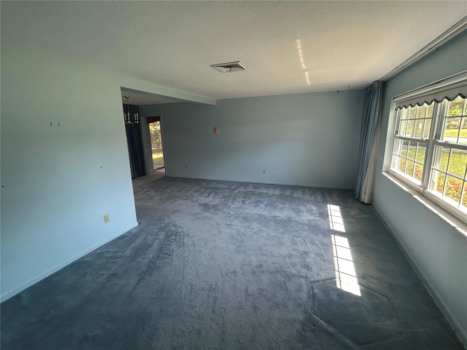 1323 FAIRFIELD DRIVE