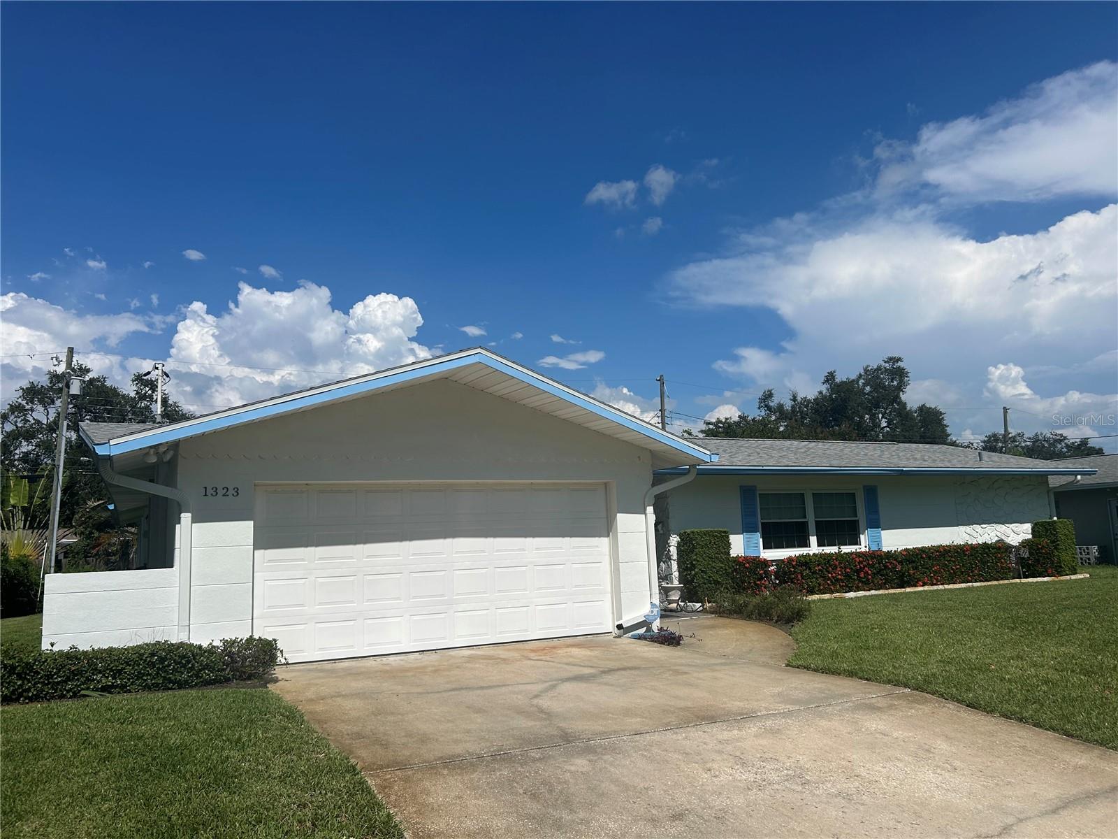 1323 FAIRFIELD DRIVE