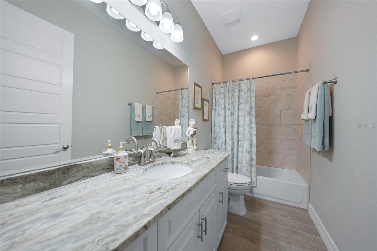 ROTONDA LAKES - Residential