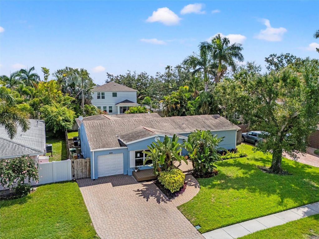 Photo of 605 Bosphorous Avenue, Tampa, FL 33606 (MLS # TB8398949)