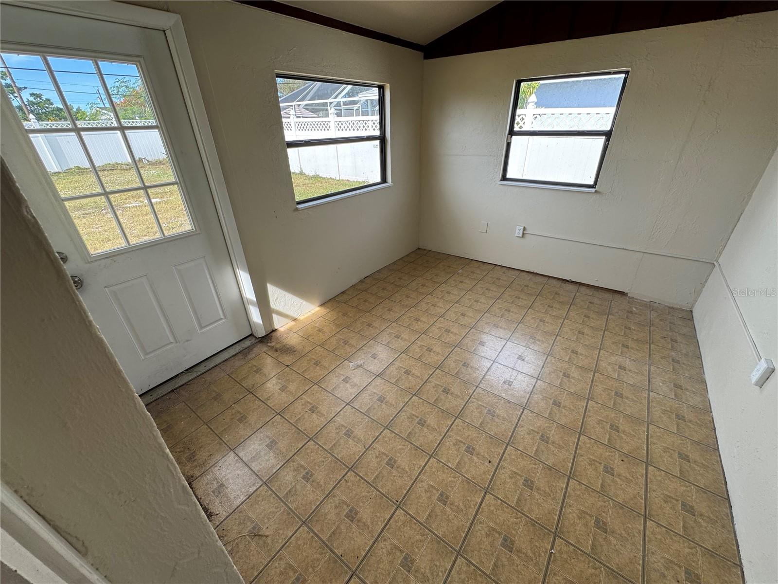 VENICE GARDENS - Residential Lease