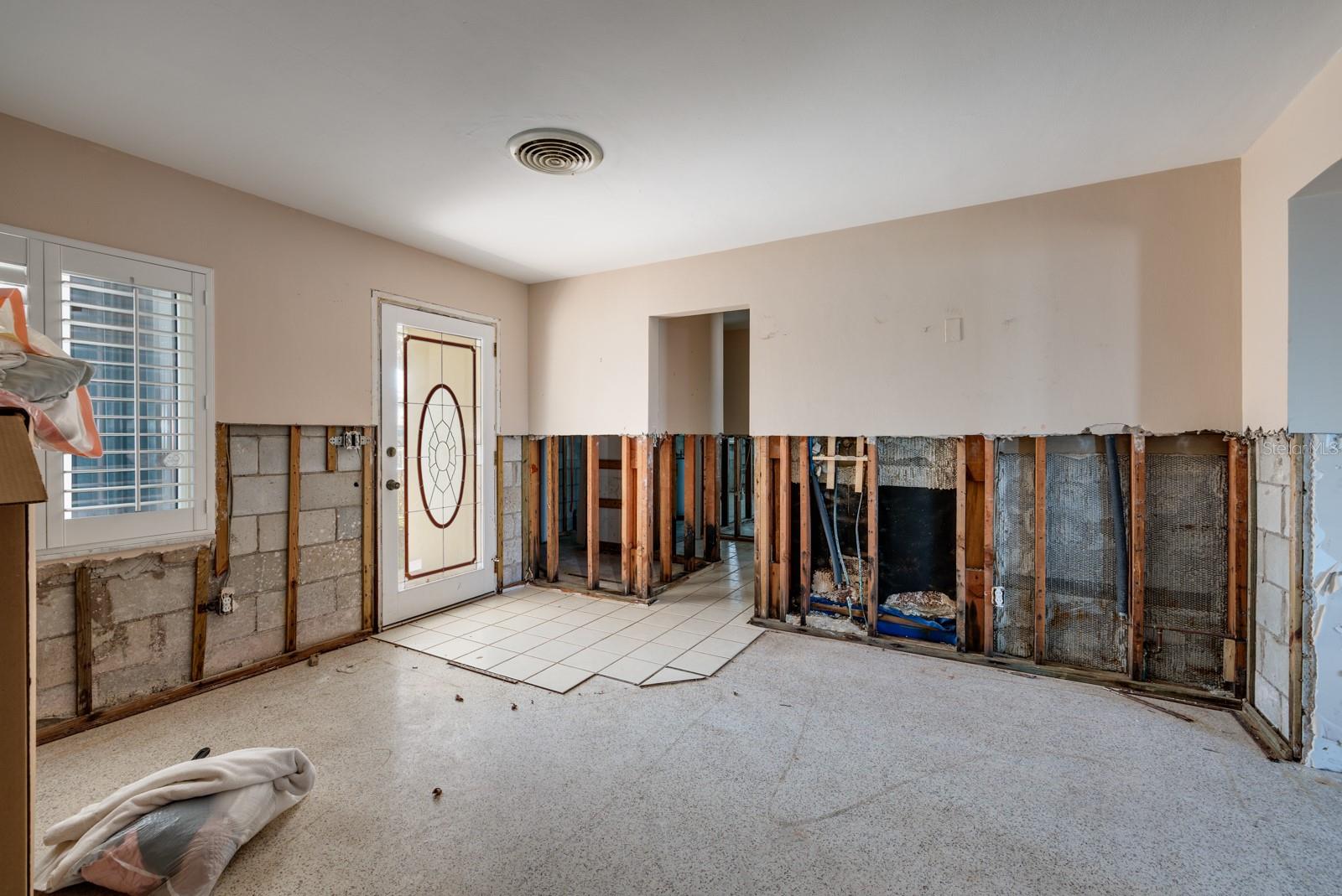 2240 HARBOR VIEW DRIVE