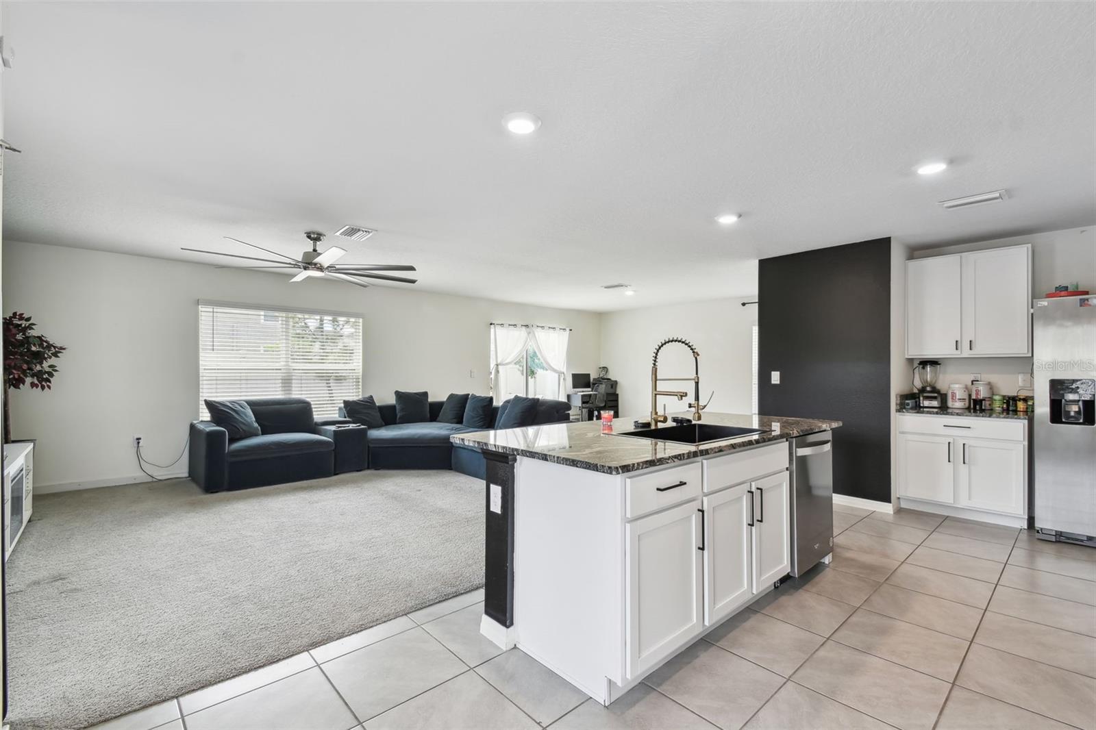 ZEPHYR LAKES SUB - Residential Lease