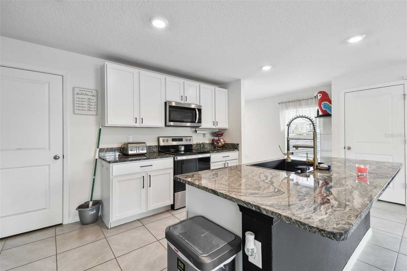 ZEPHYR LAKES SUB - Residential Lease