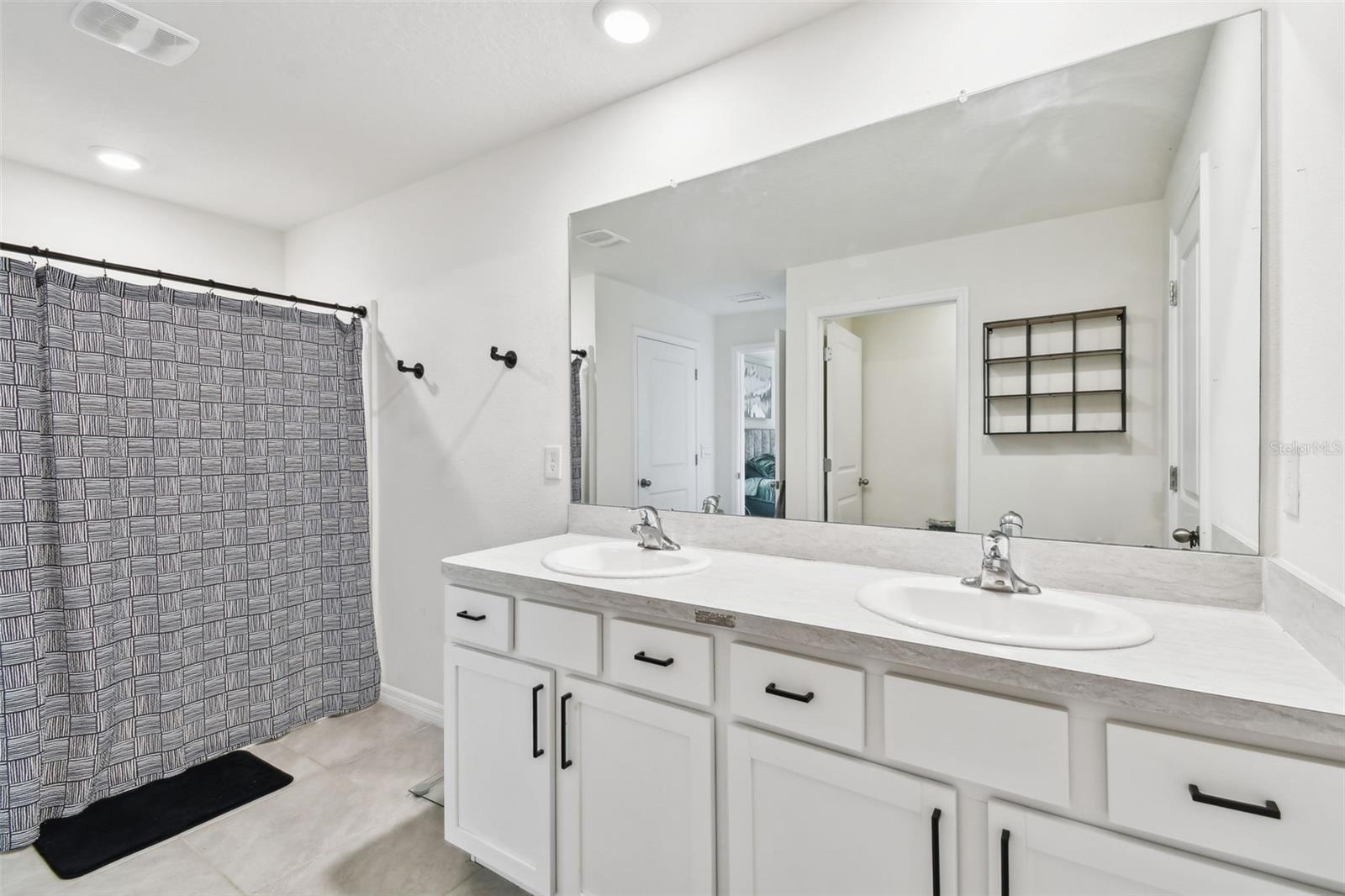 ZEPHYR LAKES SUB - Residential Lease