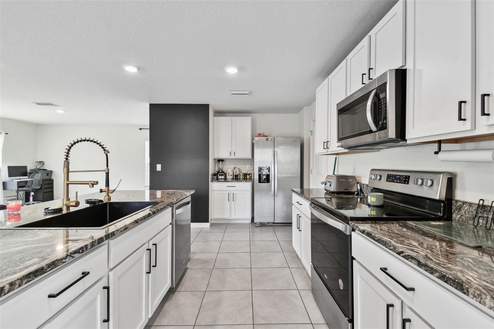 ZEPHYR LAKES SUB - Residential Lease