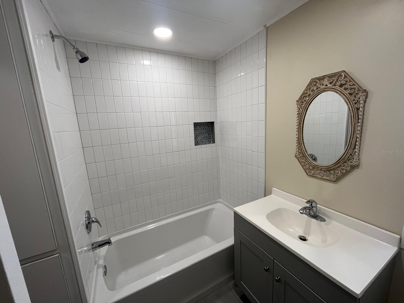 SENATE MANOR UNREC - Residential