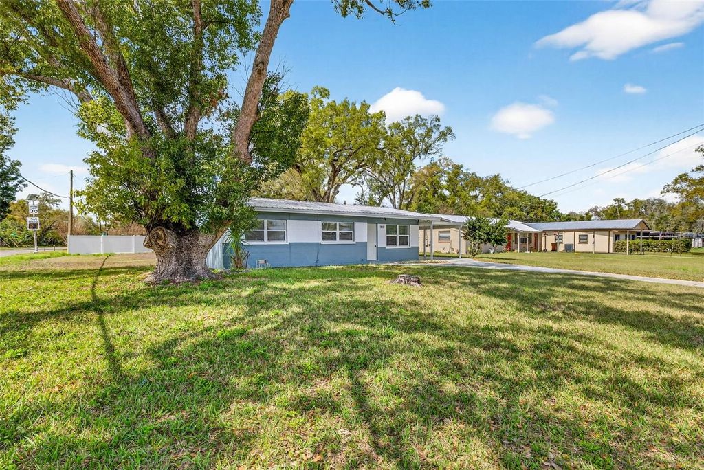 Photo of 901 N Nancy Terrace, Plant City, FL 33563 (MLS # TB8483618)