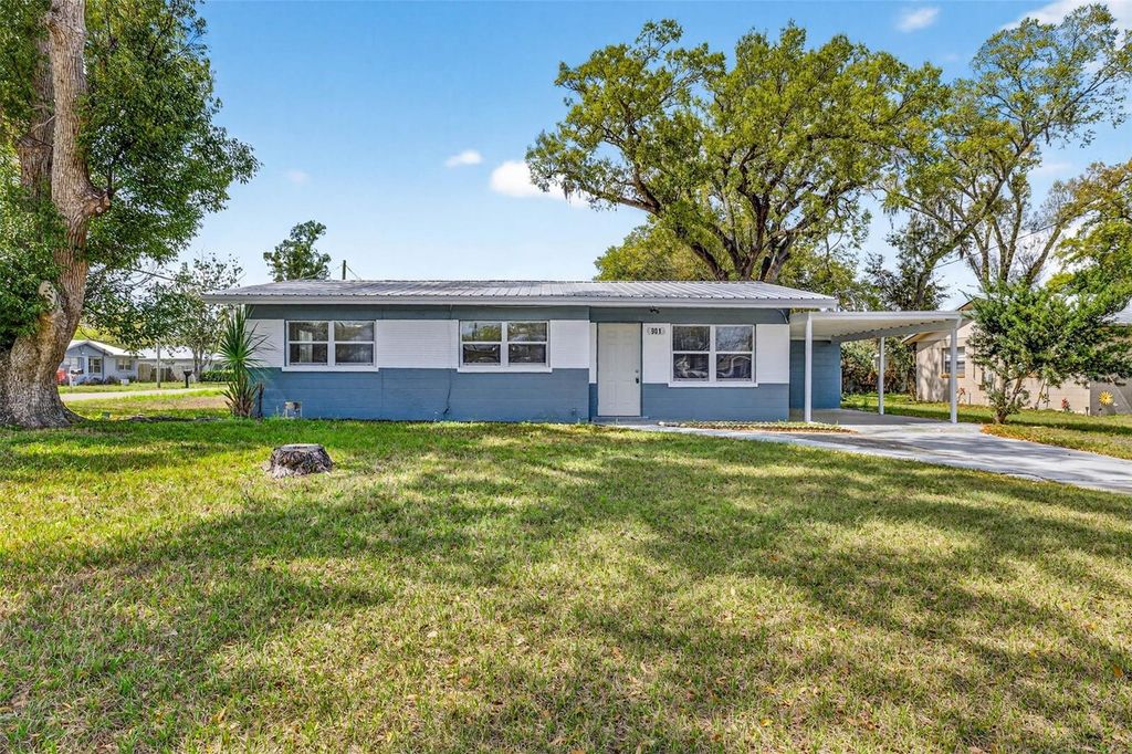 Photo of 901 N Nancy Terrace, Plant City, FL 33563 (MLS # TB8483618)