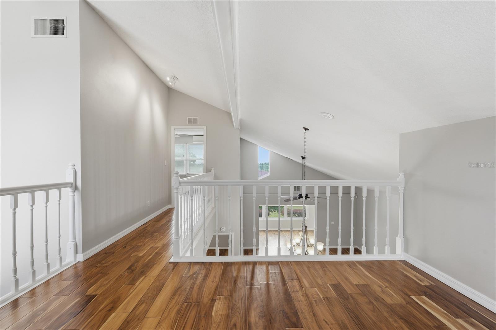 TOWNHOMES VILLAGE - Residential