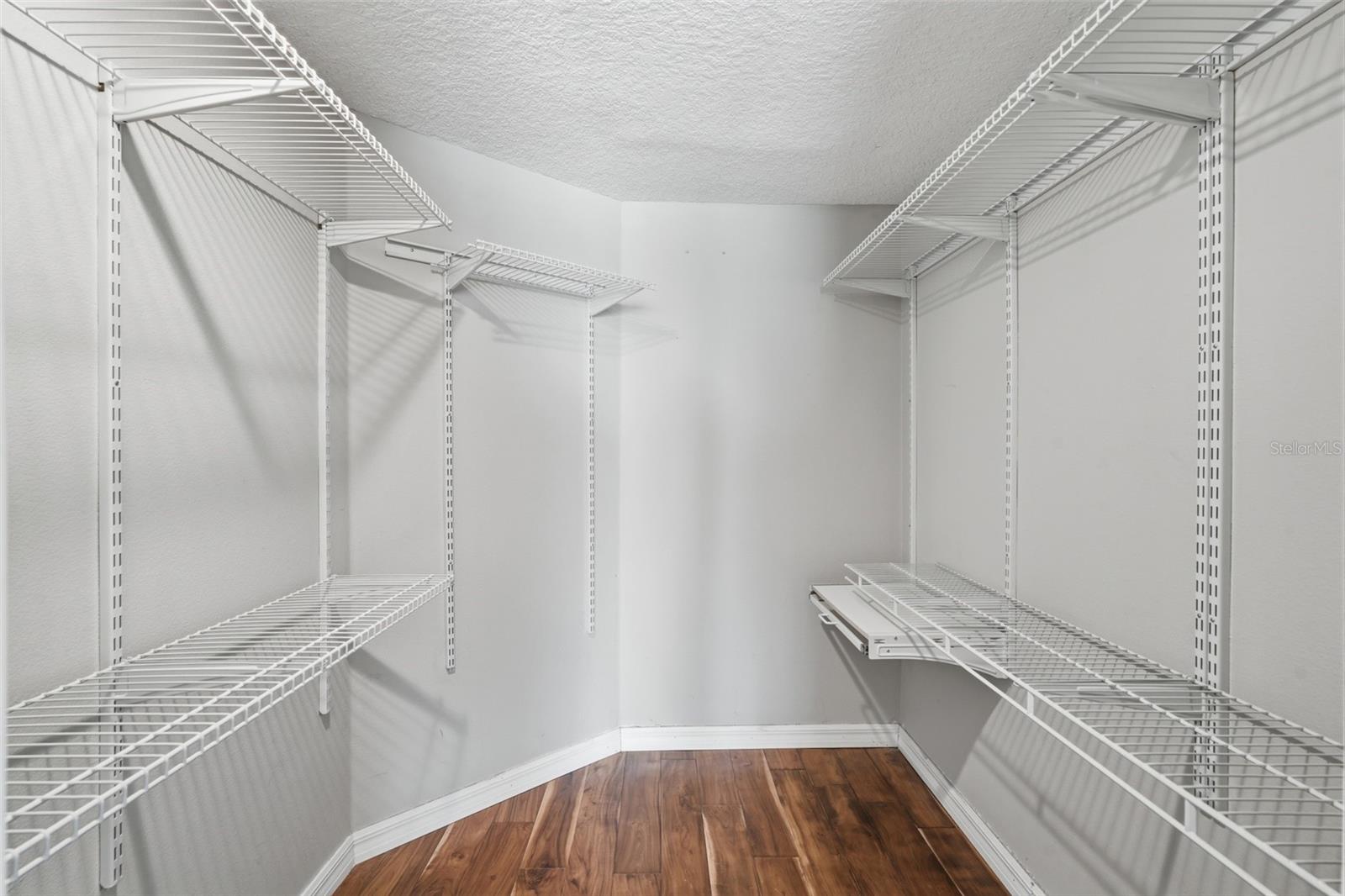 TOWNHOMES VILLAGE - Residential